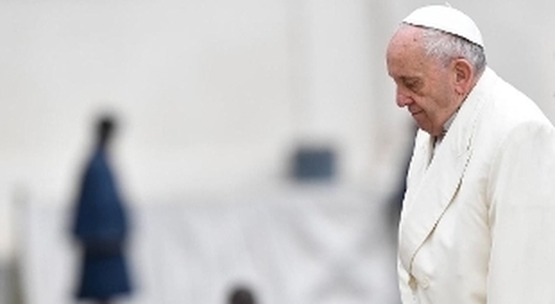 Critiche e casi irrisolti, il Vaticano fa quadrato: il Papa dedica il venerdì alle vittime