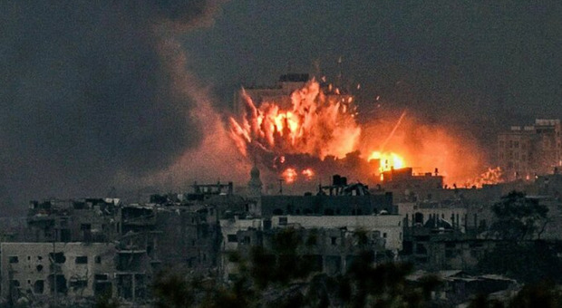 Israele-Hamas, le due versioni opposte sul lancio di missili sull'ospedale di Gaza: ecco cosa sappiamo