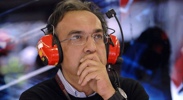 Sergio Marchionne presidente ed ad della Ferrari ai box di un GP