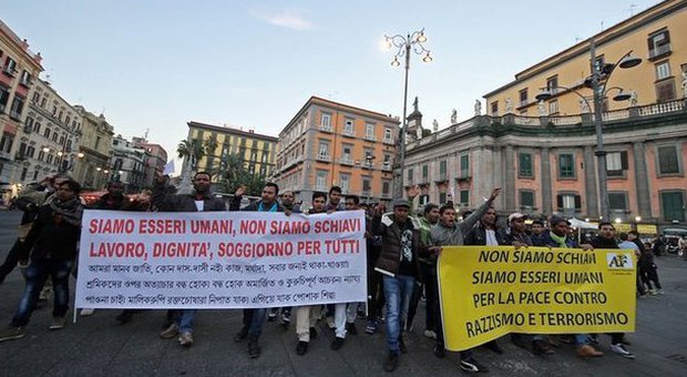 Napoletani contro l'Isis: un presidio a piazza Dante