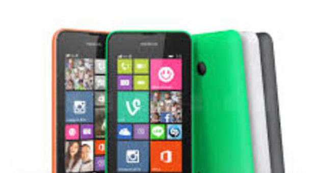 Un'immagine del Lumia 530, smartphone democratico economico