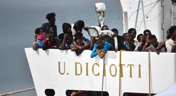 Nave Diciotti, trattativa tesa con Ue per lo sbarco dei 177 migranti