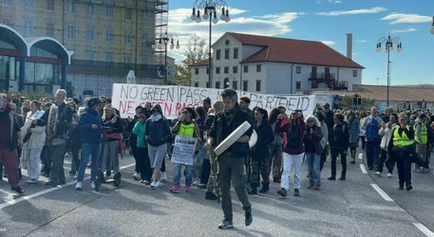 No Green pass a Trieste: «Voi bloccate la vita, noi la città»