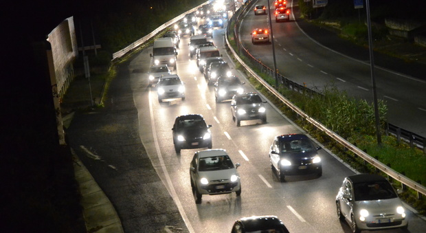 Ancona, due auto si scontrano sull'asse traffico paralizzato per entrare in città
