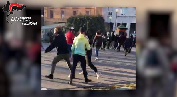 Cremona, risse in stile "Fight Club" nelle piazze: così la baby gang si dava appuntamento su Instagram, 7 arresti