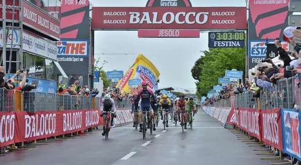 L'arrivo di Modolo (dal twitter di Giro d'Italia)