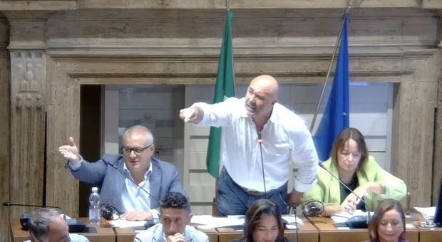 Terni, rissa sfiorata in consiglio comunale: pioggia di critiche verso il sindaco Bandecchi