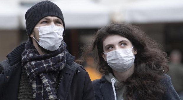 Coronavirus, Greco apre alla movida: «Con la mascherina si può stare vicini all'aperto»