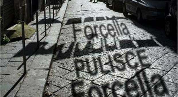 Napoli, «Forcella pulisce Forcella»: cittadini, commercianti e rappresentanti istituzionali spazzeranno il quartiere