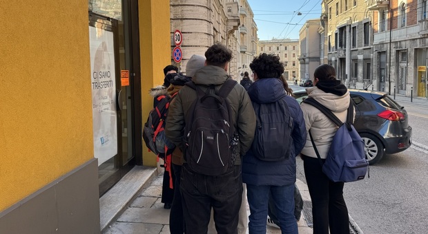 Una giornata da clochard per gli studenti: «Ti senti molto solo, vite senza umanità»