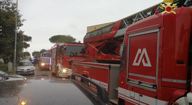 L'intervento dei Vigili del fuoco a via Don Milani