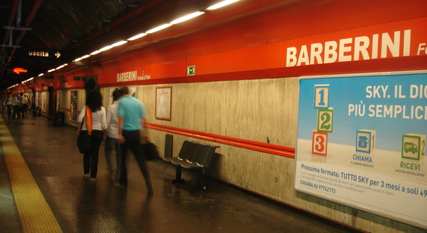 Roma, rissa nel vagone della metro: panico a Barberini