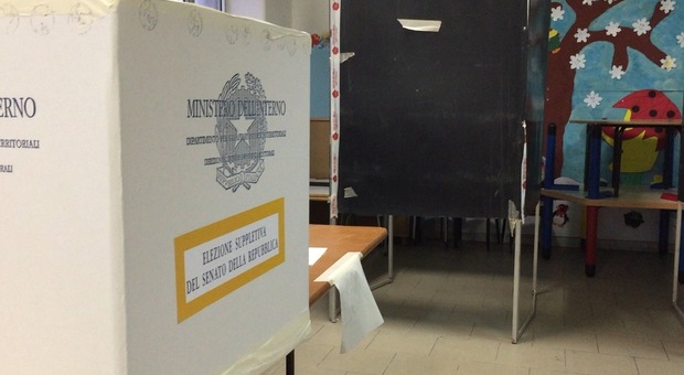 Elezioni suppletive a Napoli, seggi deserti e record negativo: «Mai visti numeri così bassi»