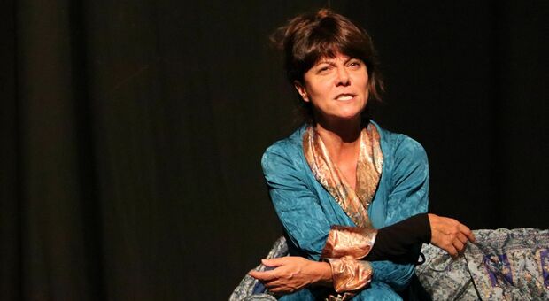 Il teatro Sannazaro di Napoli apre la stagione con «La maitresse» interpretato da Gaia Aprea