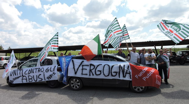 Roma, protesta davanti al carcere di Velletri: servono cento agenti in più