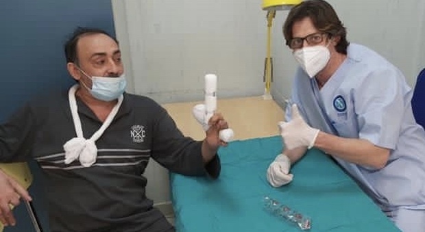 Sasa, il paziente più forte dei botti illegali: «Io, primo ad alzare il pollice hi-tech»