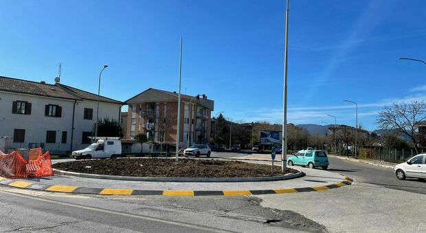 La nuova rotatoria tra viale De Juliis e via Angelo Maria Ricci (foto Meloccaro)