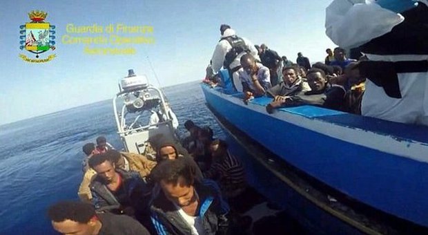 Migranti, Ue, in sei mesi 400mila richieste asilo