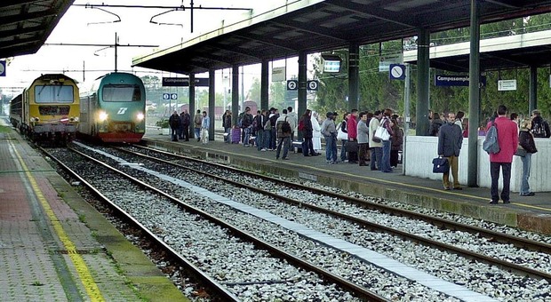 Ragazzo di 22 anni travolto e ucciso dal treno: linea ferroviaria bloccata