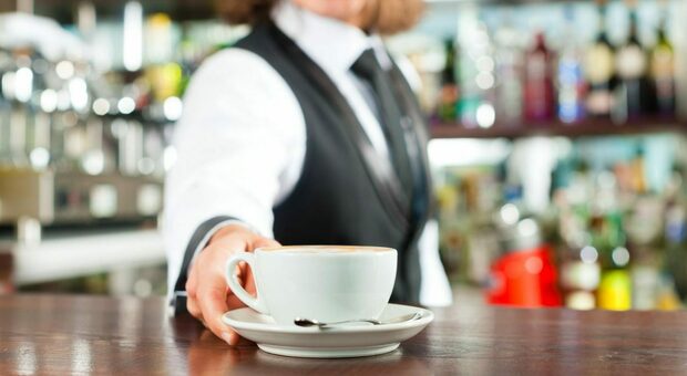 Via libera agli spostamenti, da lunedì torna anche il caffè al bar: le regole da rispettare fino al 15 gennaio