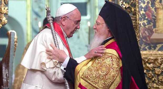 Papa Francesco, storico incontro con i leader religiosi in Vaticano: «Abolire la schiavitù»