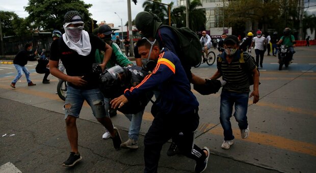 Colombia, proteste e morti a Cali: il presidente Ivan Duque manda l'esercito