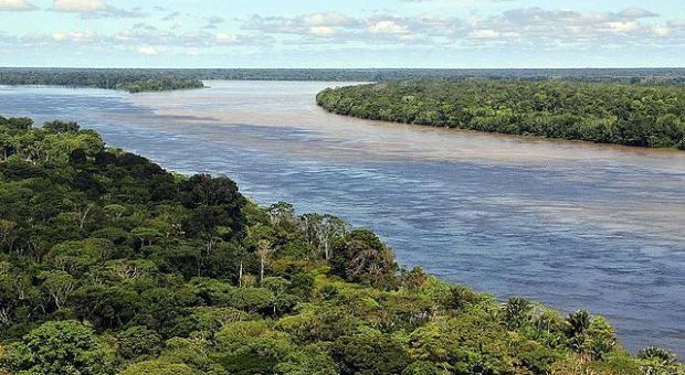 una veduta dell'imponente Rio delle Amazzoni