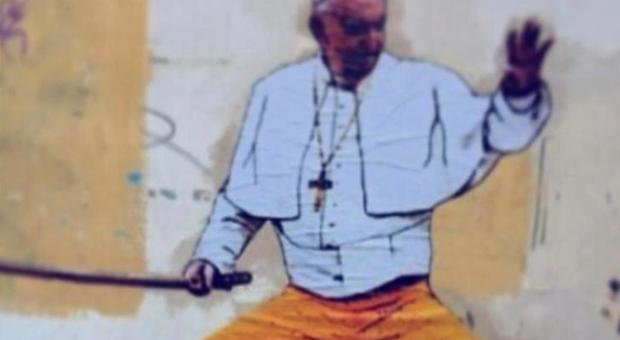 Papa Bergoglio, nuovo murales a Roma: stavolta Francesco è nei panni di Kill Bill
