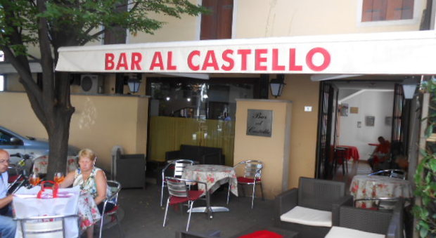 Il bar Castello depredato di 12 mila euro