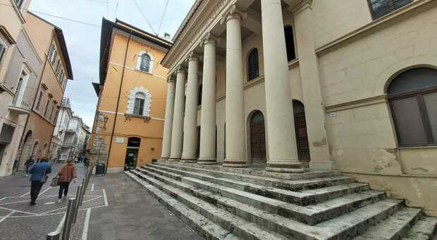 Il Verdi tra discussioni e progetti, TernIdeale insiste: «Tornare all'idea del teatro storico come hanno fatto Rimini e Fano»
