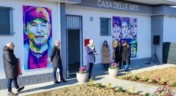 Taglio del nastro alla Casa delle Arti a Porto Recanati: «Un luogo per far esprimere i giovani»