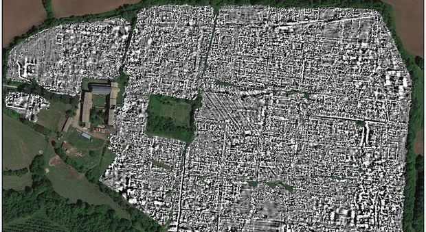 Scoperta col radar città del III secolo a.C. alle porte di Roma: «Trovate strade, templi, domus e terme senza scavare»
