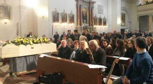Parroco suicida: folla ai funerali, lo piange anche Boris Pahor