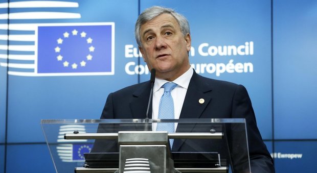 Tajani: «Governo di centrodestra di minoranza sostenuto da parlamentari di buona volontà»