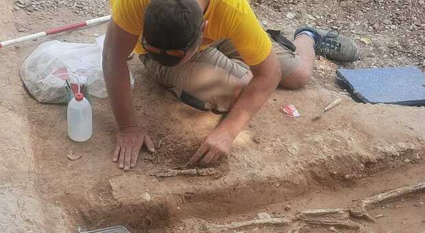 Scoperto uno scheletro durante scavi per i lavori, necropoli volsca a De Matthaeis