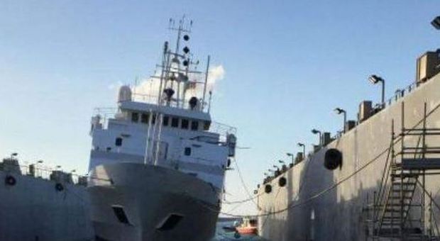 Livorno, nave si inclina nel bacino galleggiante: un morto e tre feriti