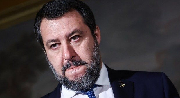 Migranti, Salvini: «Stretta in arrivo, pugno duro sugli sbarchi. Multe, sequestri e più controlli»
