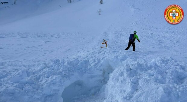 Valanga travolge lo scialpinista sul monte Elmo a 2200 metri di quota: morto Hans Happacher titolare del Caravan Park di Sesto