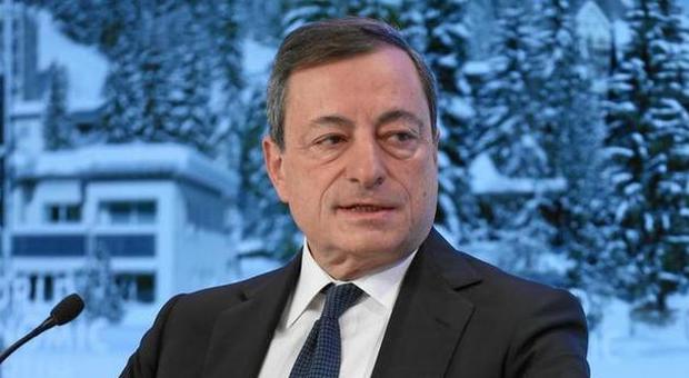 Draghi: "Forze globali limitano l'economia". ​L'Ue rivede al ribasso la crescita italiana