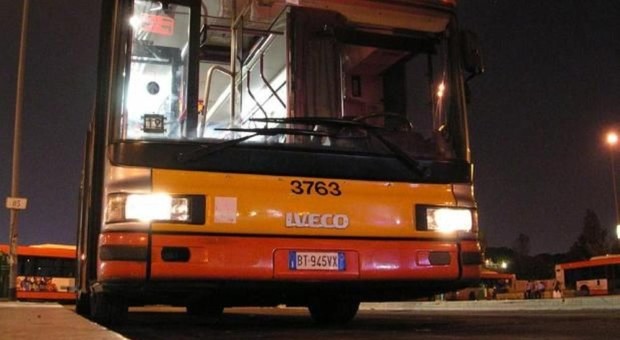 Roma, autista Atac aggredito e pestato: arrivano i vigilantes sugli autobus?