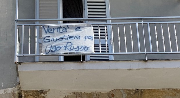 Napoli, lenzuolata in vari quartieri per Ugo Russo: «Verità e giustizia»