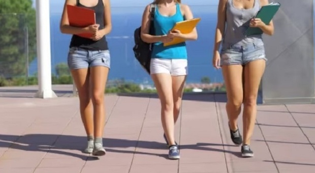L'istituto Sardagna impone un dress code agli studenti : niente shorts o canottiere a scuola