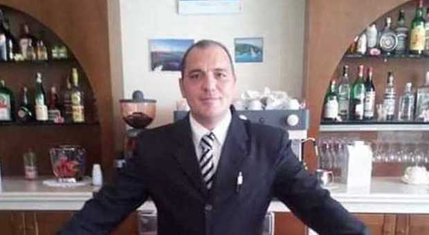 Barman disoccupato e a rischio sfratto si uccide in casa a Gragnano