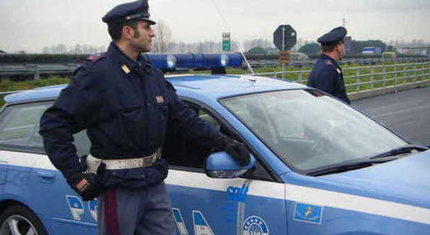 Roma, contromano in autostrada con 47 chili di droga: