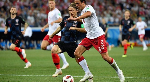 La Croazia soffre ma va avanti: Rakitic segna il rigore decisivo contro la Danimarca