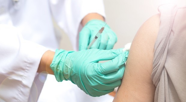 Influenza, il ministero: «Anticipare il vaccino a ottobre, gratis a bambini e over60»