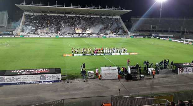 Ascoli-Pescara 0-2, i bianconeri Crollano nei minuti finali