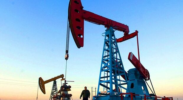 Petrolio, EIA: scorte calano oltre attese