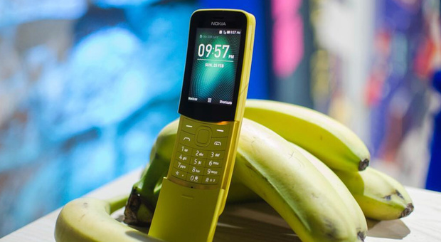 Torna in vendita il "banana phone", il cellulare-culto degli anni Novanta, reso celebre dal film Matrix