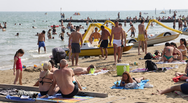 Jesolo, centomila presenze per il primo week end "estivo": boom di turisti giornalieri